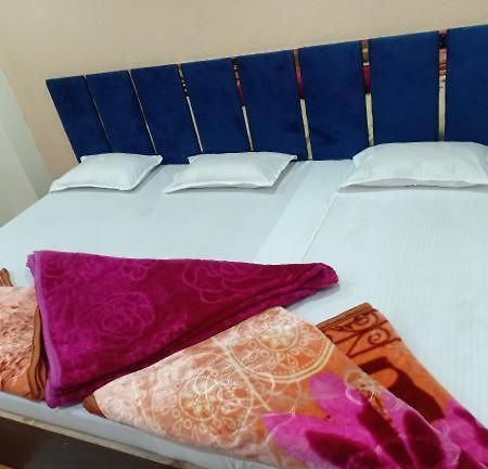 Hotel Rolex Ujjain Esterno foto