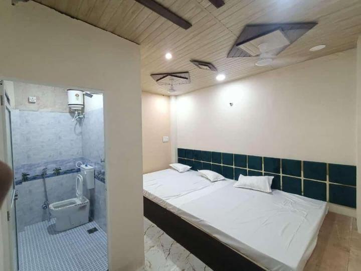 Hotel Rolex Ujjain Esterno foto